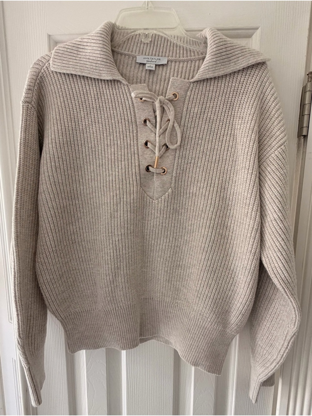 Ann Taylor Oatmeal Ribbed Lace-Up V-Neck Sweater M NWT